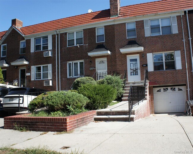 Photo - 47-29 215th St