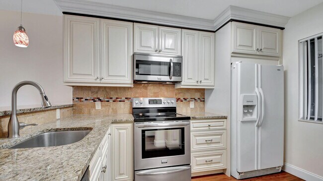 Photo - 4539 Luxemburg Ct Unit 304