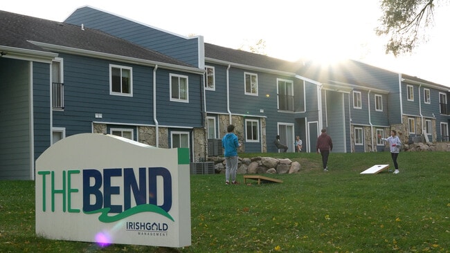 Juegos al aire libre - The Bend Apartments - Student Housing