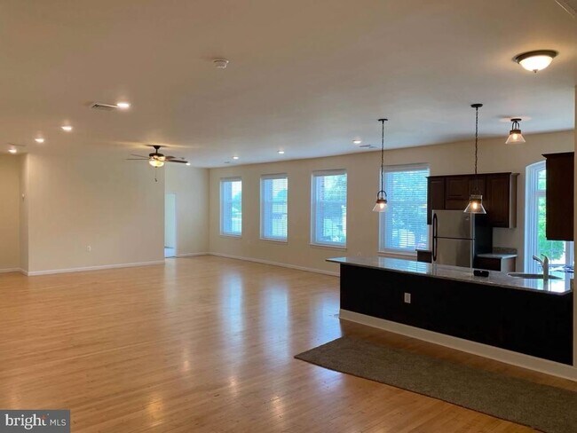 Photo - 100 W Merchant St