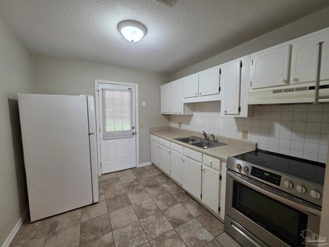 Photo - 7816 Sabra Dr