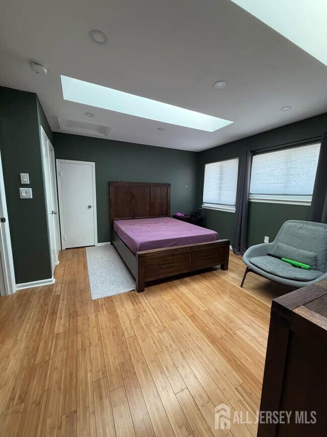 Photo - 80 Farnham Square