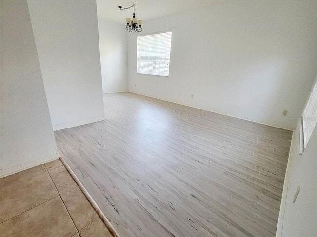 Photo - 412 Summerlyn Dr