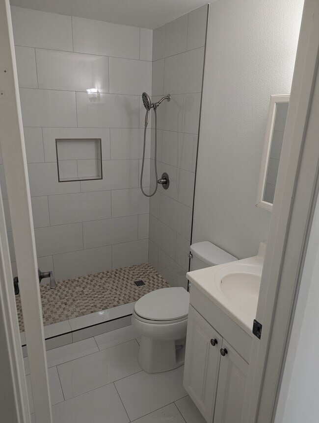 Photo - 72564 Edgehill Dr