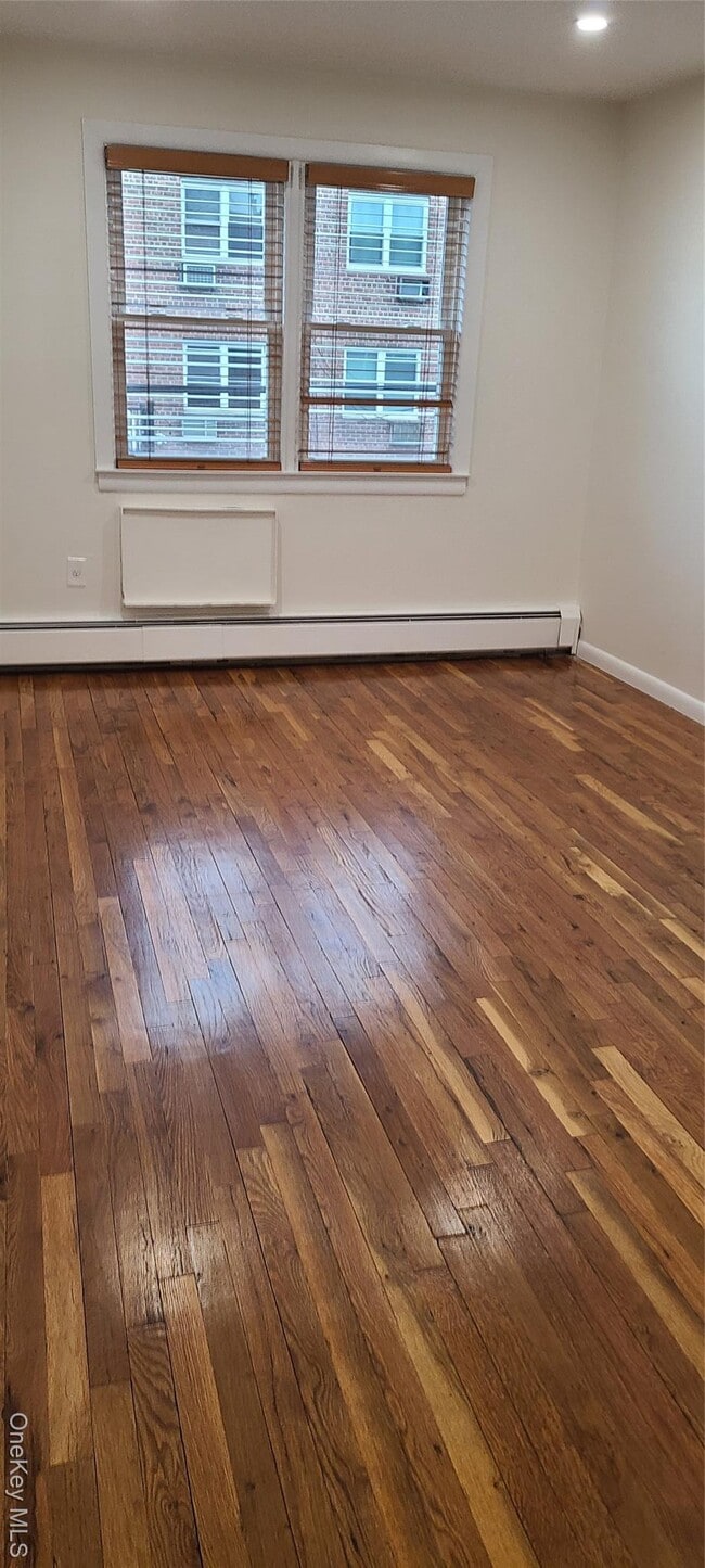 Photo - 61-25-61218 218th St