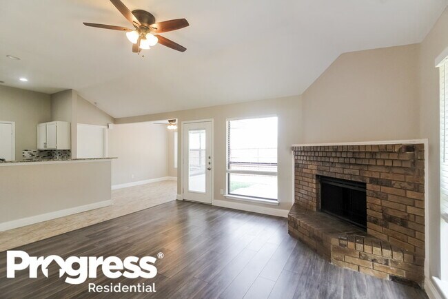 Photo - 912 Blewitt Dr