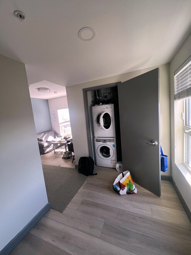 Photo - 258A-258A Sunview St