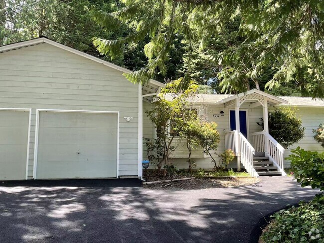 Building Photo - Beautiful & stunning 3-bed, 2-bath house i...