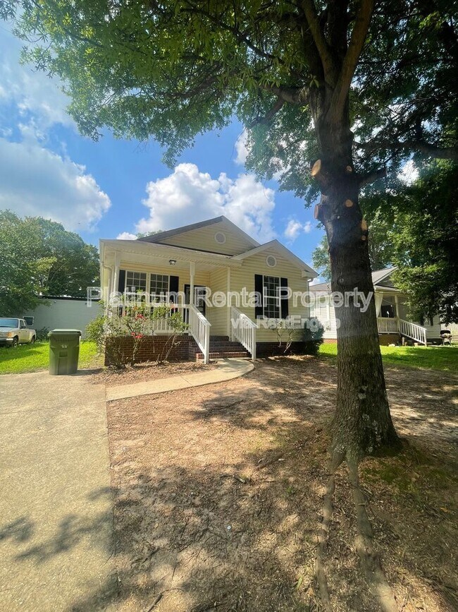 Photo - 22 Weyman Ave SW