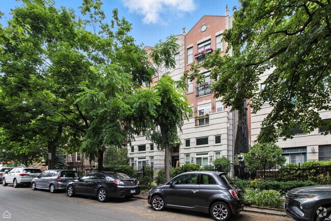 Building Photo - 860 W Buckingham Pl Unit 1E Rental