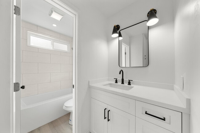 3444 E Wilton St Unidad 2