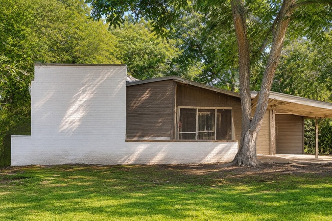 Building Photo - 1340 State Rd S-29-278