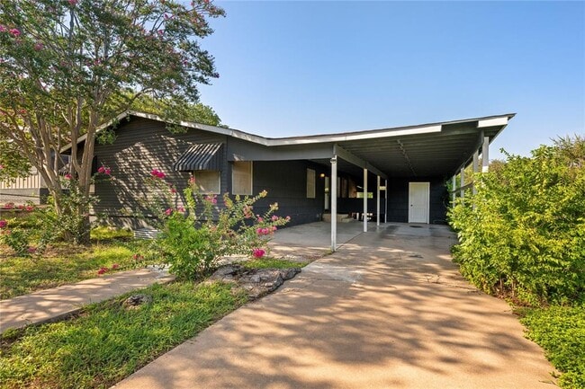Photo - 402 Philco Dr