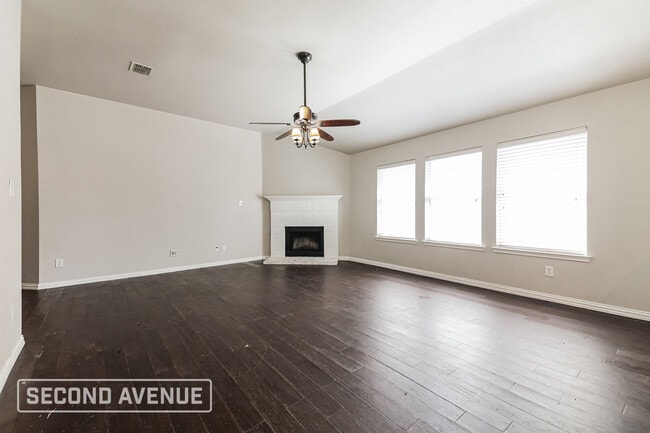 Photo - 2121 Juniper Dr
