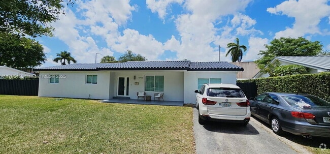 Building Photo - 10901 SW 107th Ave Rental