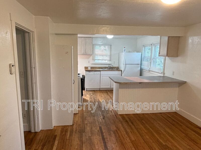 Photo - 2044 10th Ave