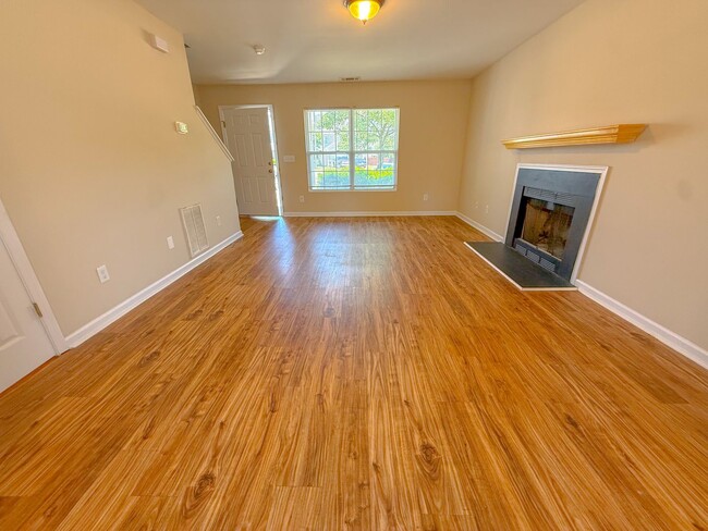 Photo - 3 Bedroom 2.5 Bath Single Family Home with Fenced Backyard!