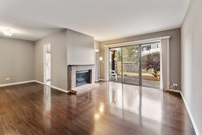 Photo - 402 Pinetree Ln