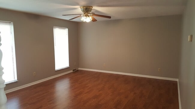 Photo - 70 Veldt Ln