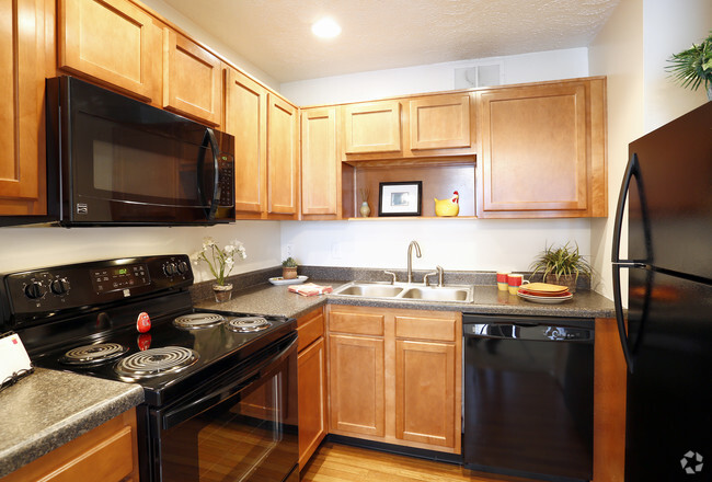 New Cabinets and Counters - Courts of Valle Vista Rental