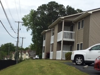 Front view - 140 Lake Concord Rd NE #D11 Unit D11