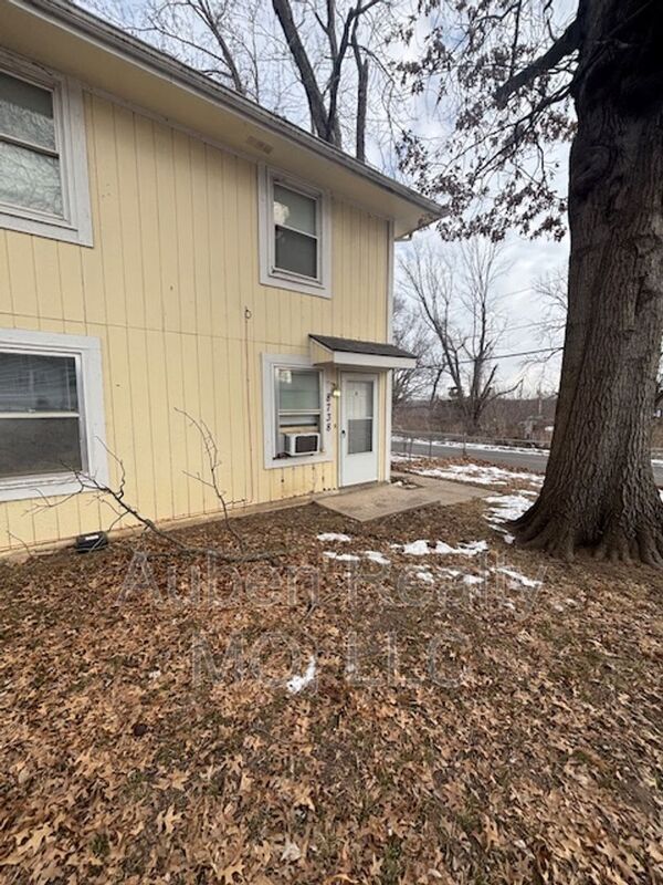 8738 Thompson Ave Unit A