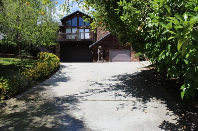 Photo - Unique Bakersfield Home for Rent Bakersfiled Country Club