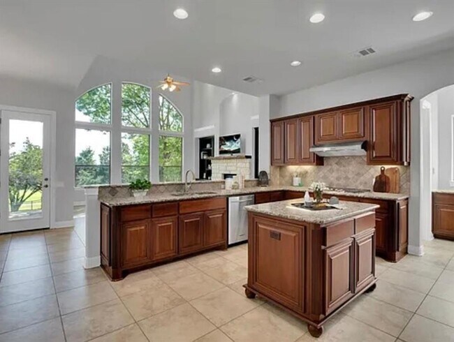 Photo - 1921 University Club Dr