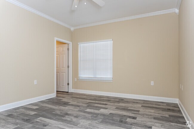 3BR,2BA-1300SF