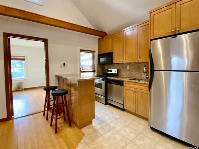 Photo - 53-56 72nd Pl-