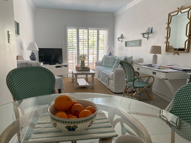 Bright and Sunny Living Space - 290 Sunrise Dr Unit 212