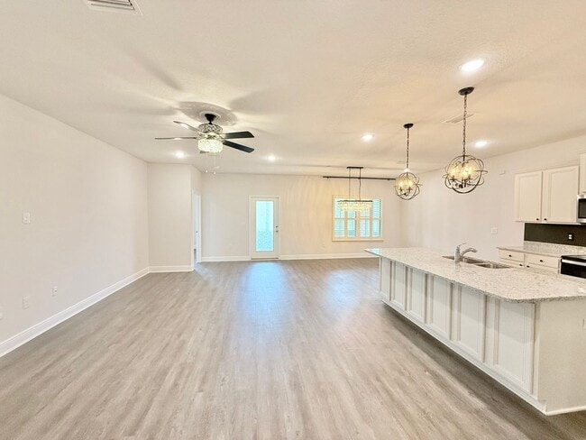 Photo - Spacious 4-Bedroom Home - Community Pool