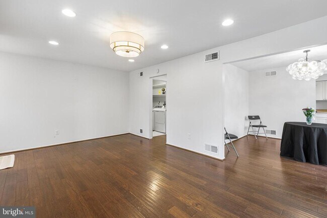 Photo - 106 Bernard Ct