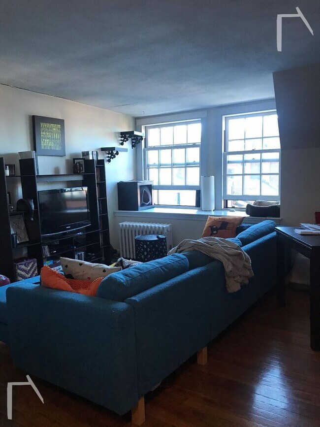 Nice, Sunny, and Affordable updated Beacon... - Nice, Sunny, and Affordable updated Beacon... Condo