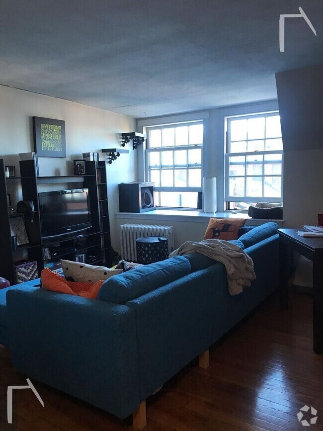 Building Photo - Nice, Sunny, and Affordable updated Beacon... Rental
