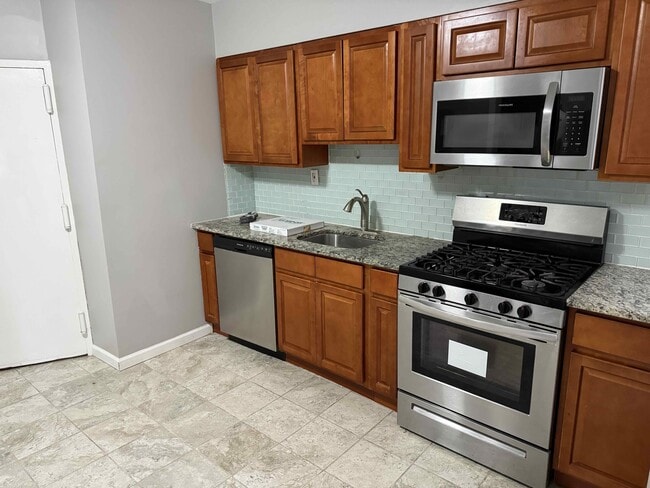 Building Photo - 333 61st St Rental