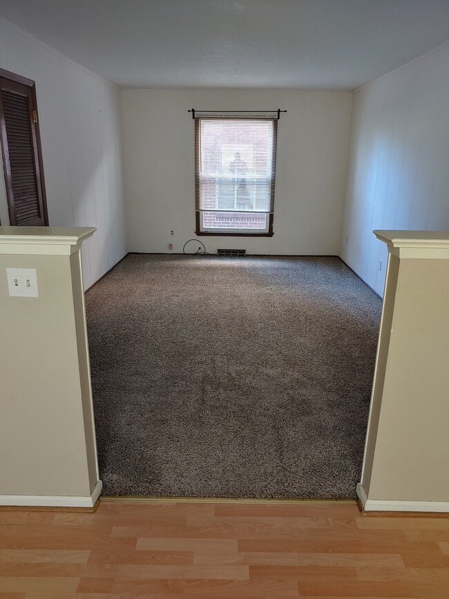 Building Photo - 3021 Powhattan Pky Unit Lower