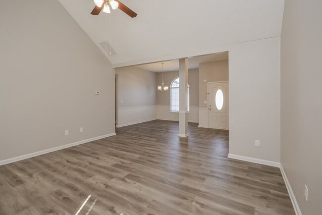 Photo - 180 Creekview Blvd