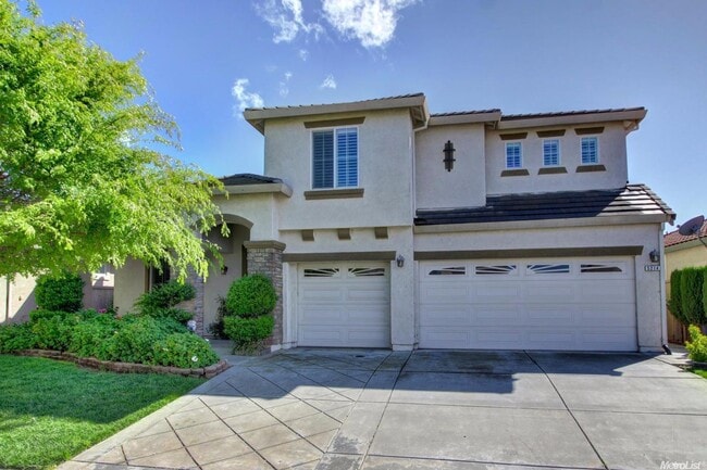 Building Photo - 4 Bedroom / 3 Bathroom Home in Elk Grove – Bedroom & Full Bath Downstairs SEE VIDEO