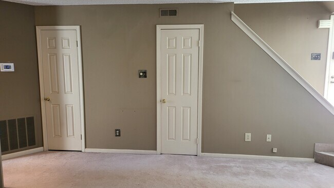 Photo - 348 New Market Ct