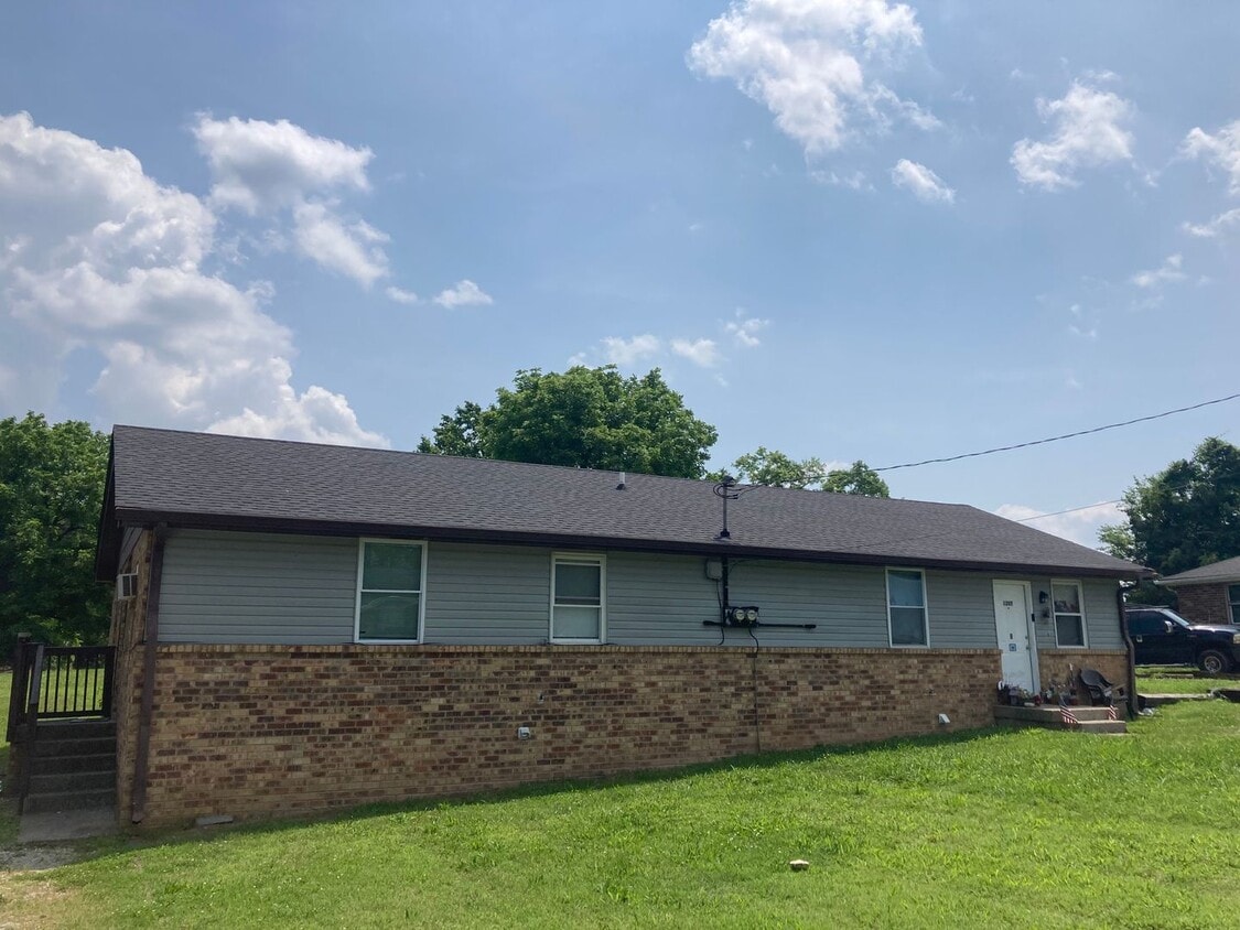 Photo - 1205 & 1207 Shawnee Rd