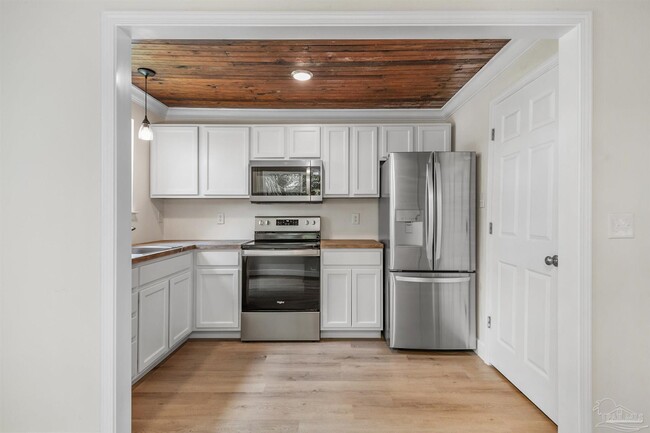 Photo - 211 Broadmoor Ln
