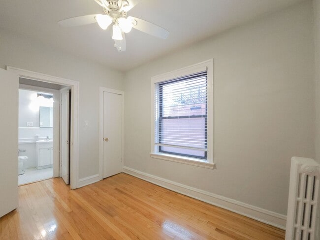 Photo - 2342 W School St Unit 1F