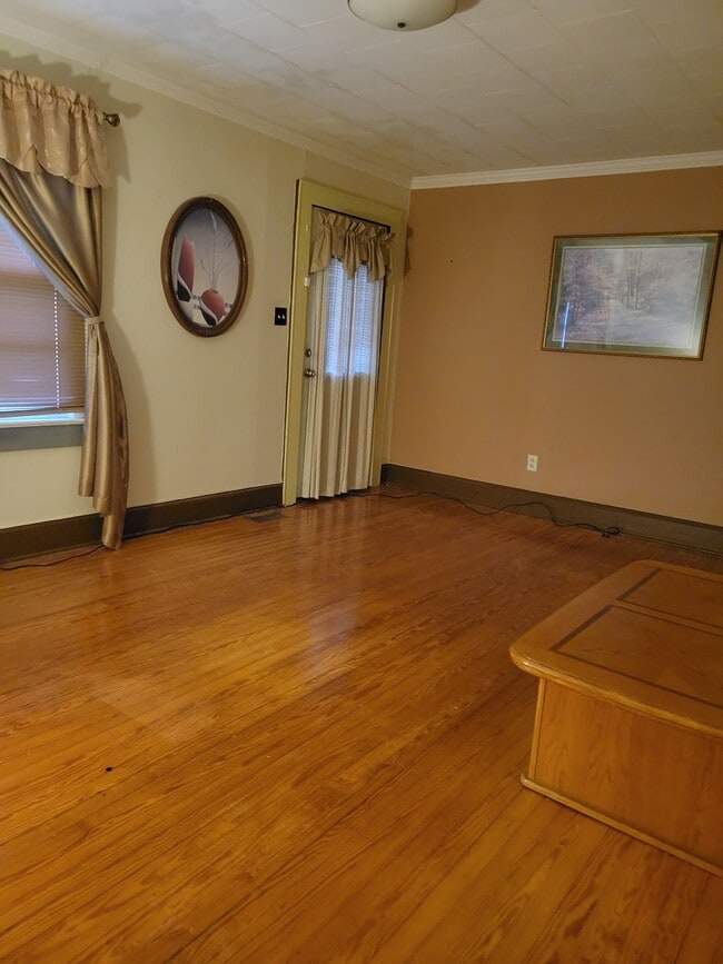 Photo - 206 N McCaskey Rd