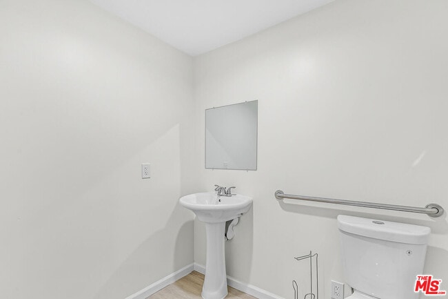 Photo - 1409 N Hobart Blvd Unit #104