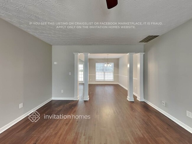 Photo - 86 E Main St N