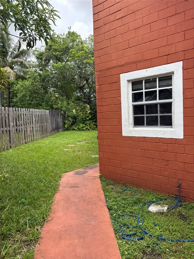 Photo - 14803 NE 7th Ave