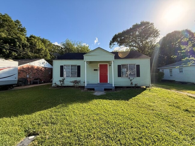 Building Photo - 207 23rd St