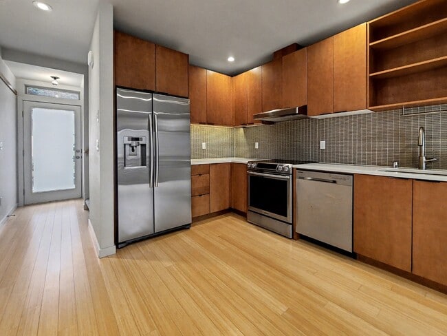 Building Photo - South Seattle 1 Bedroom + Office Townhouse...