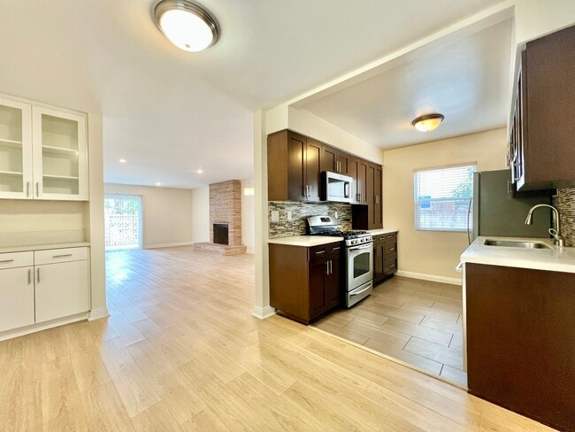 Photo - 1552 Berkeley St